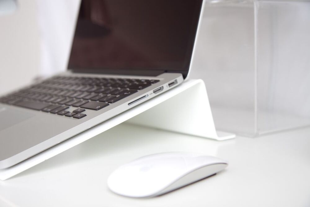 Stojak na laptopa — ergonomiczny