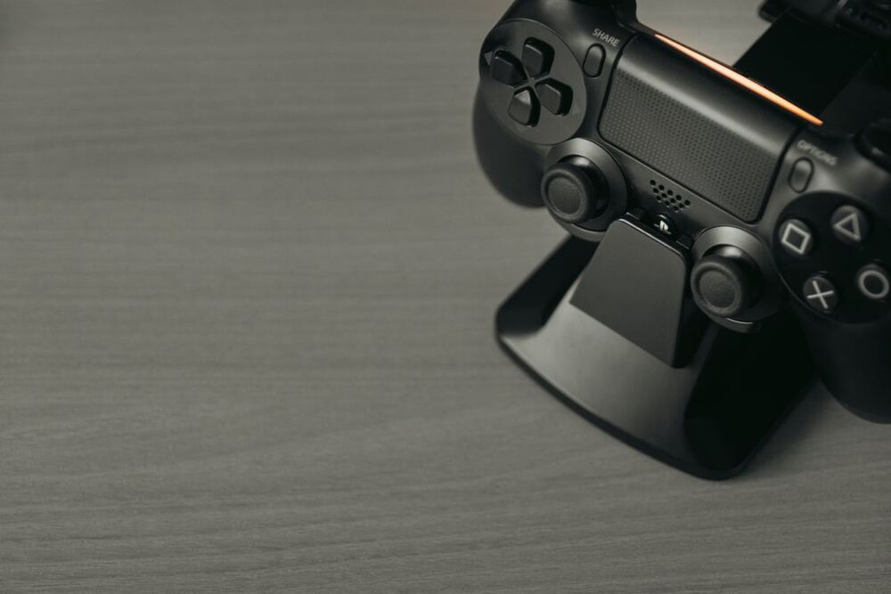 Stojak na pada do konsoli (PS5/Xbox)